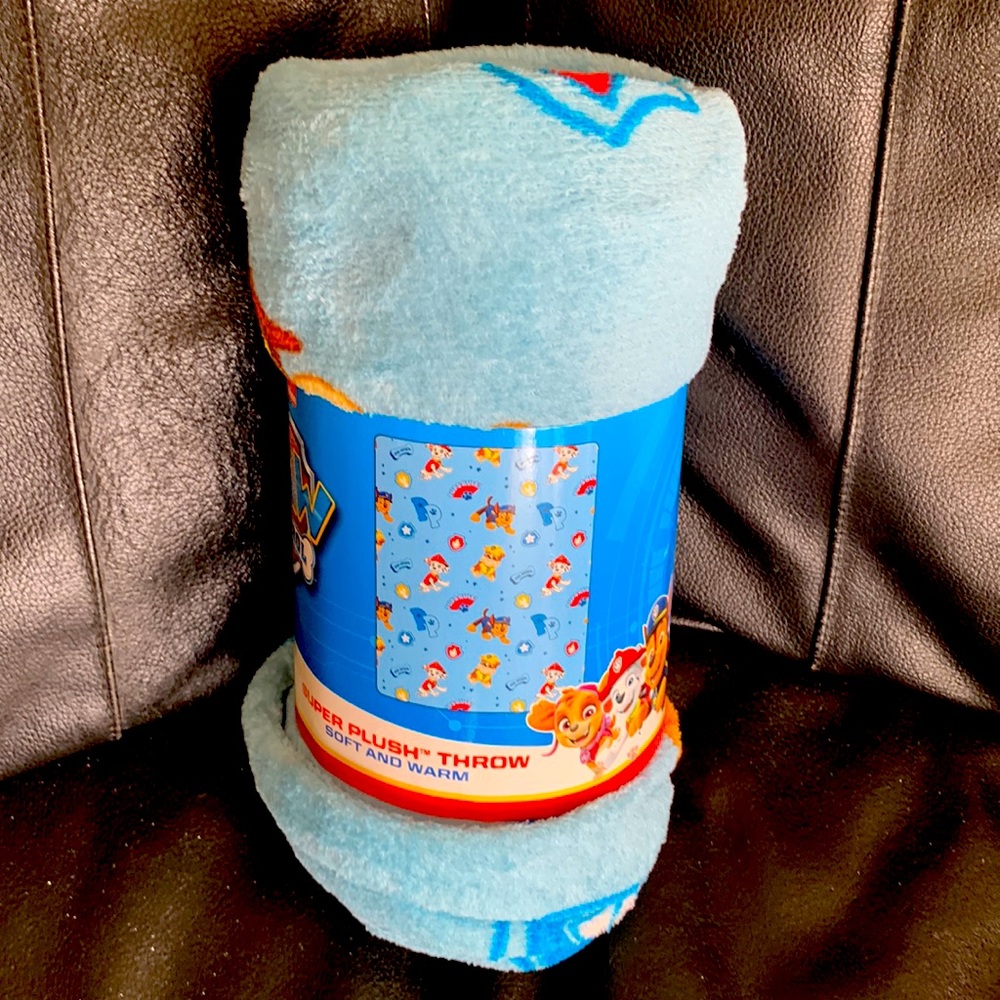 ⬇️⬇️New Paw Patrol plush throw